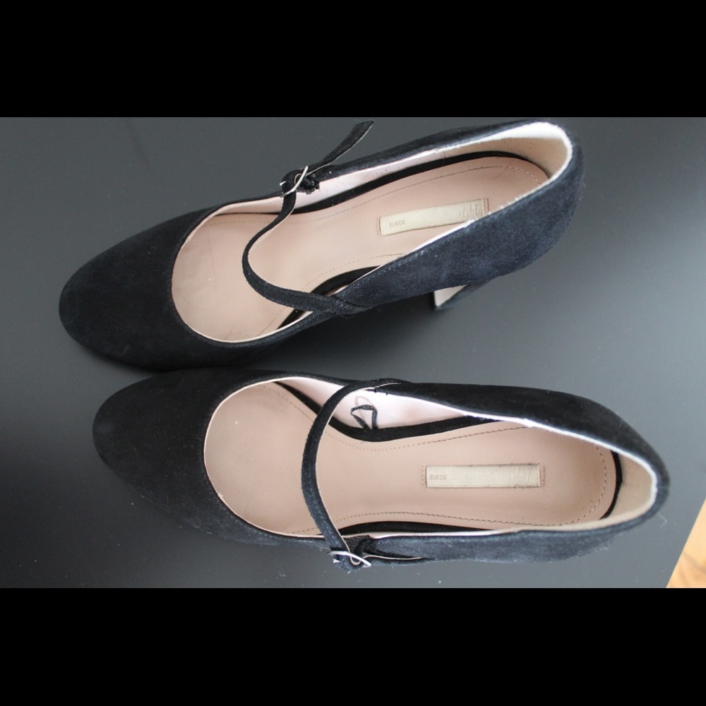 Black heels - Picture 4 of 4